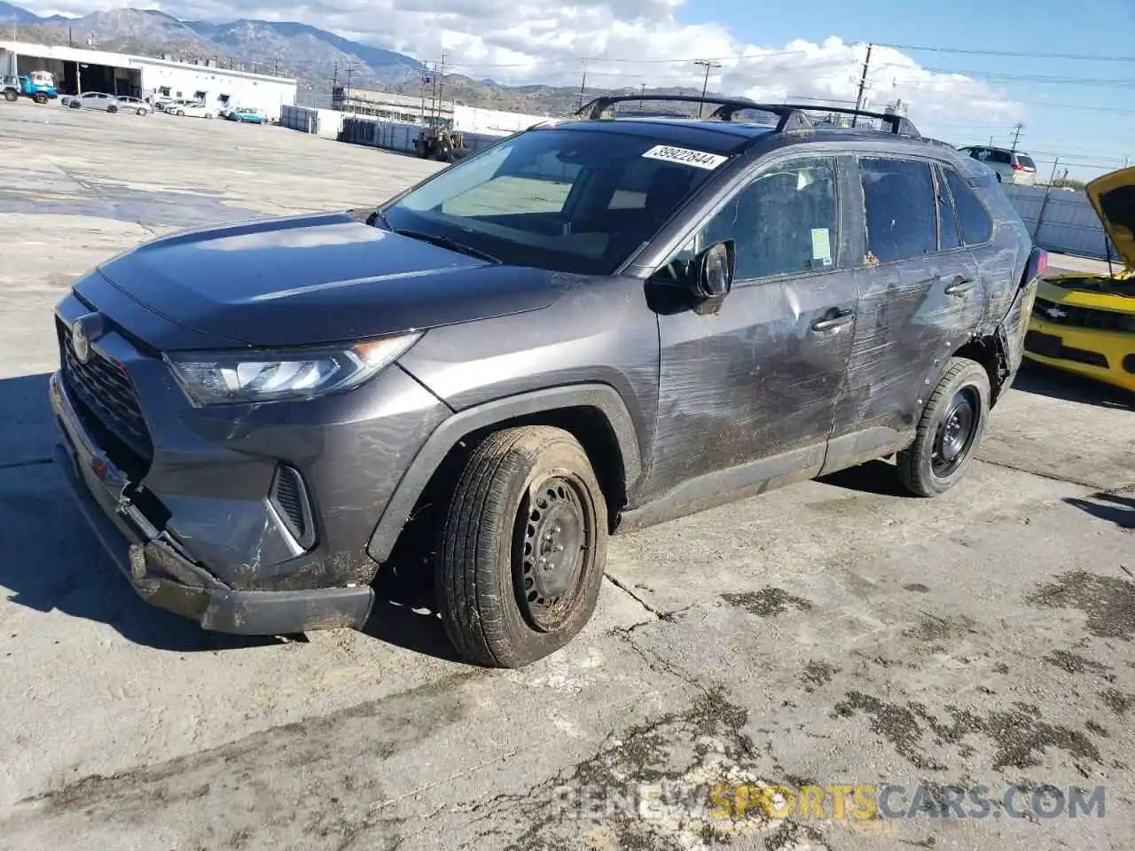 1 Photograph of a damaged car JTMH1RFV9KJ009817 TOYOTA RAV4 2019