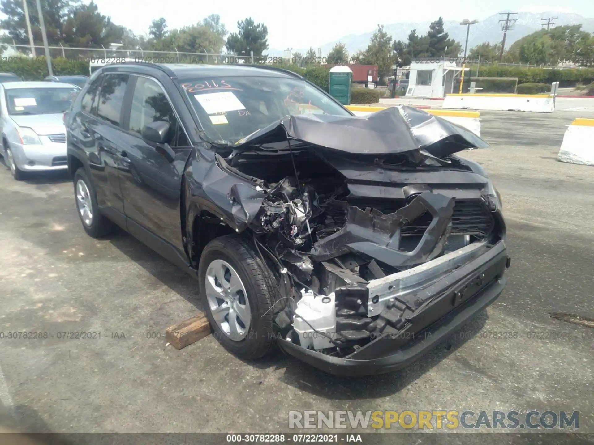 1 Photograph of a damaged car JTMH1RFV9KJ012975 TOYOTA RAV4 2019