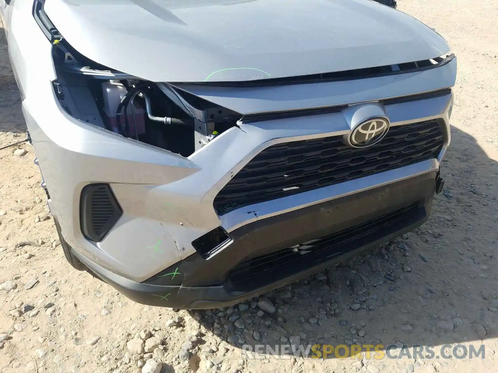 9 Photograph of a damaged car JTMH1RFVXKD002860 TOYOTA RAV4 2019