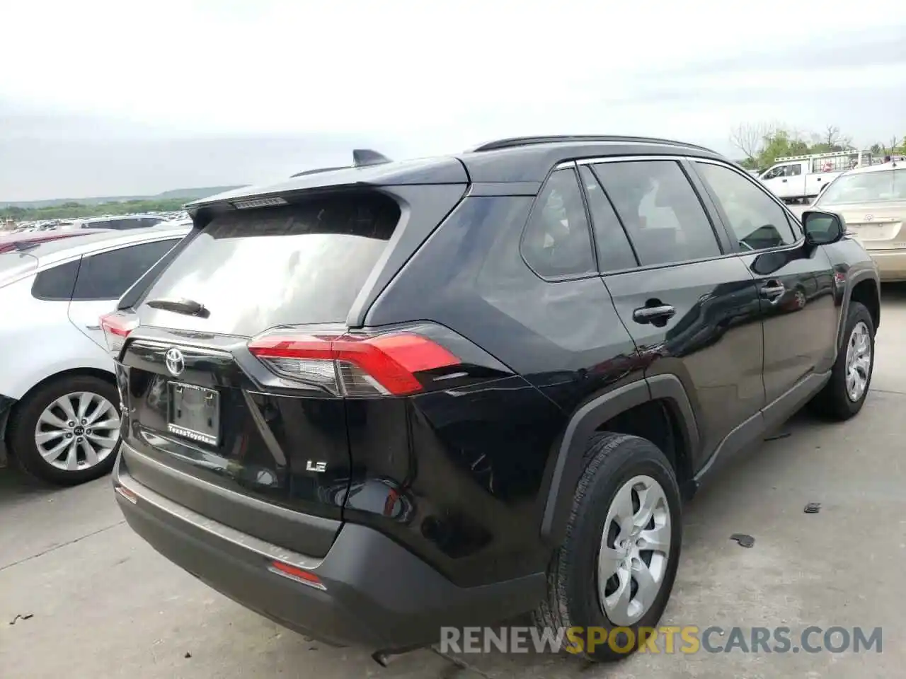 4 Photograph of a damaged car JTMH1RFVXKD005791 TOYOTA RAV4 2019