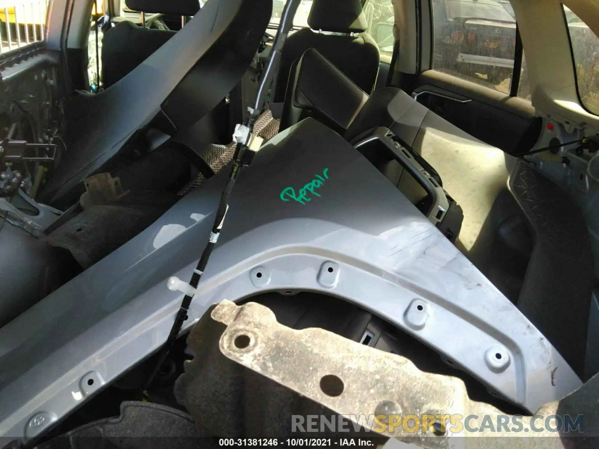 12 Photograph of a damaged car JTMH1RFVXKD013728 TOYOTA RAV4 2019