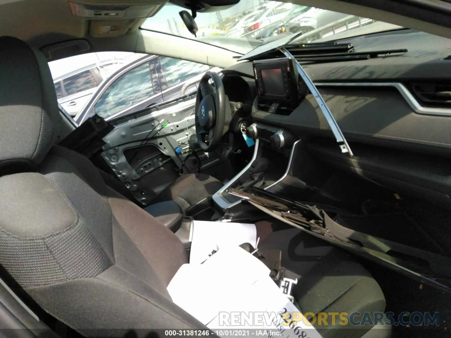 5 Photograph of a damaged car JTMH1RFVXKD013728 TOYOTA RAV4 2019