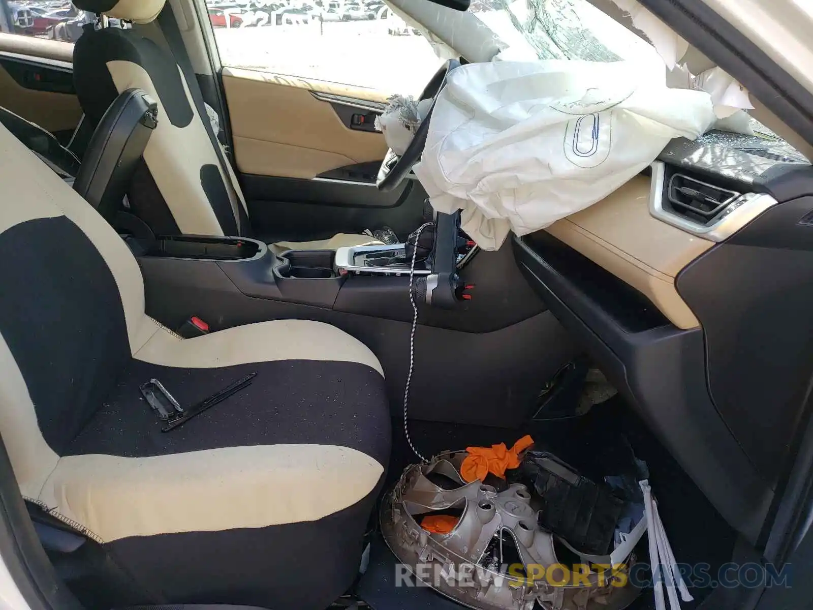 5 Photograph of a damaged car JTMH1RFVXKD021537 TOYOTA RAV4 2019