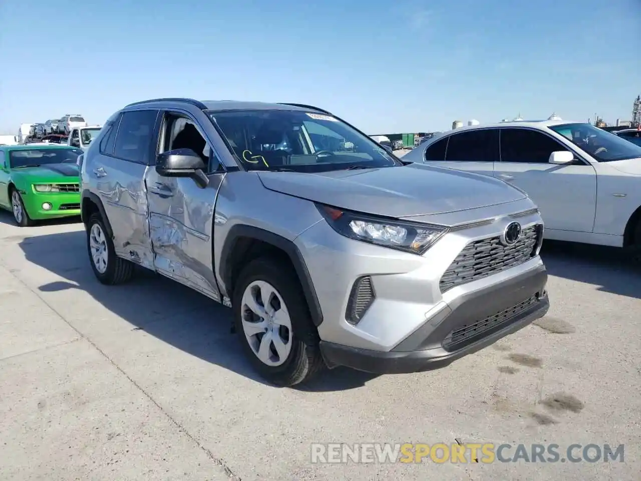 1 Photograph of a damaged car JTMH1RFVXKD025362 TOYOTA RAV4 2019