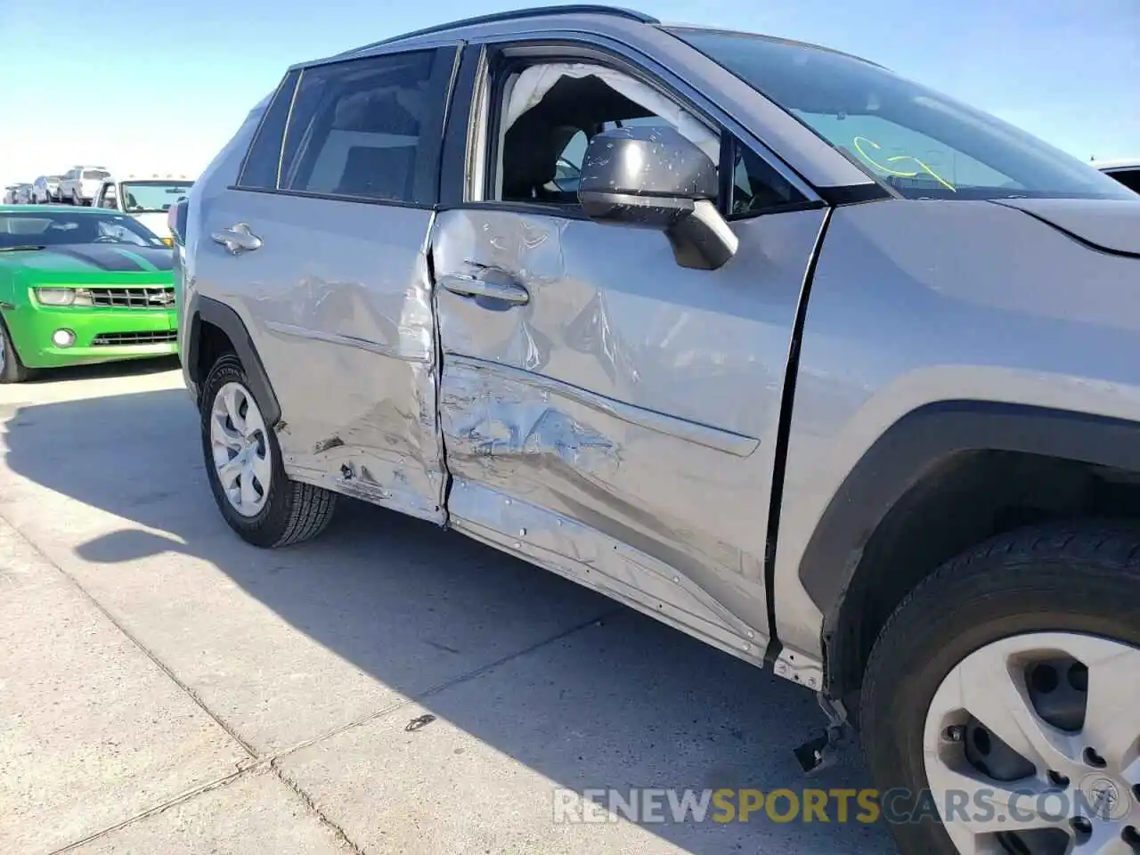 9 Photograph of a damaged car JTMH1RFVXKD025362 TOYOTA RAV4 2019