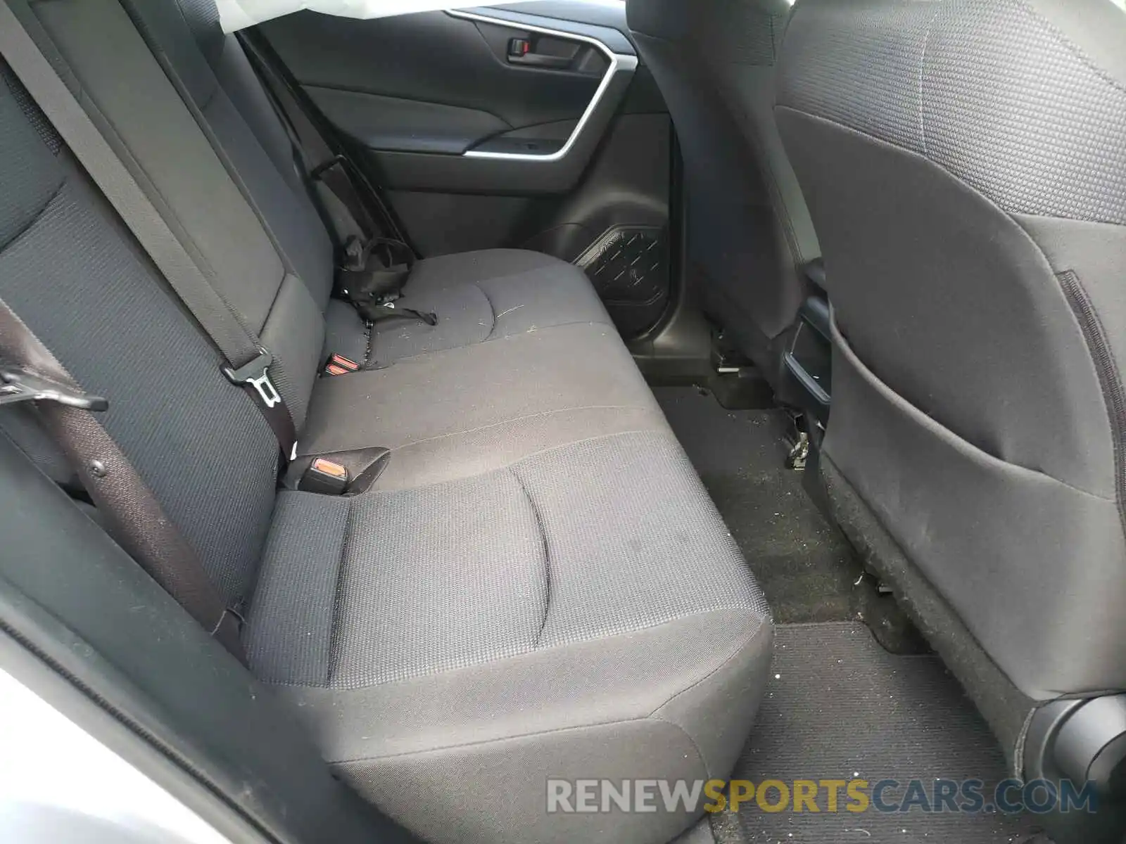 6 Photograph of a damaged car JTMH1RFVXKD032893 TOYOTA RAV4 2019