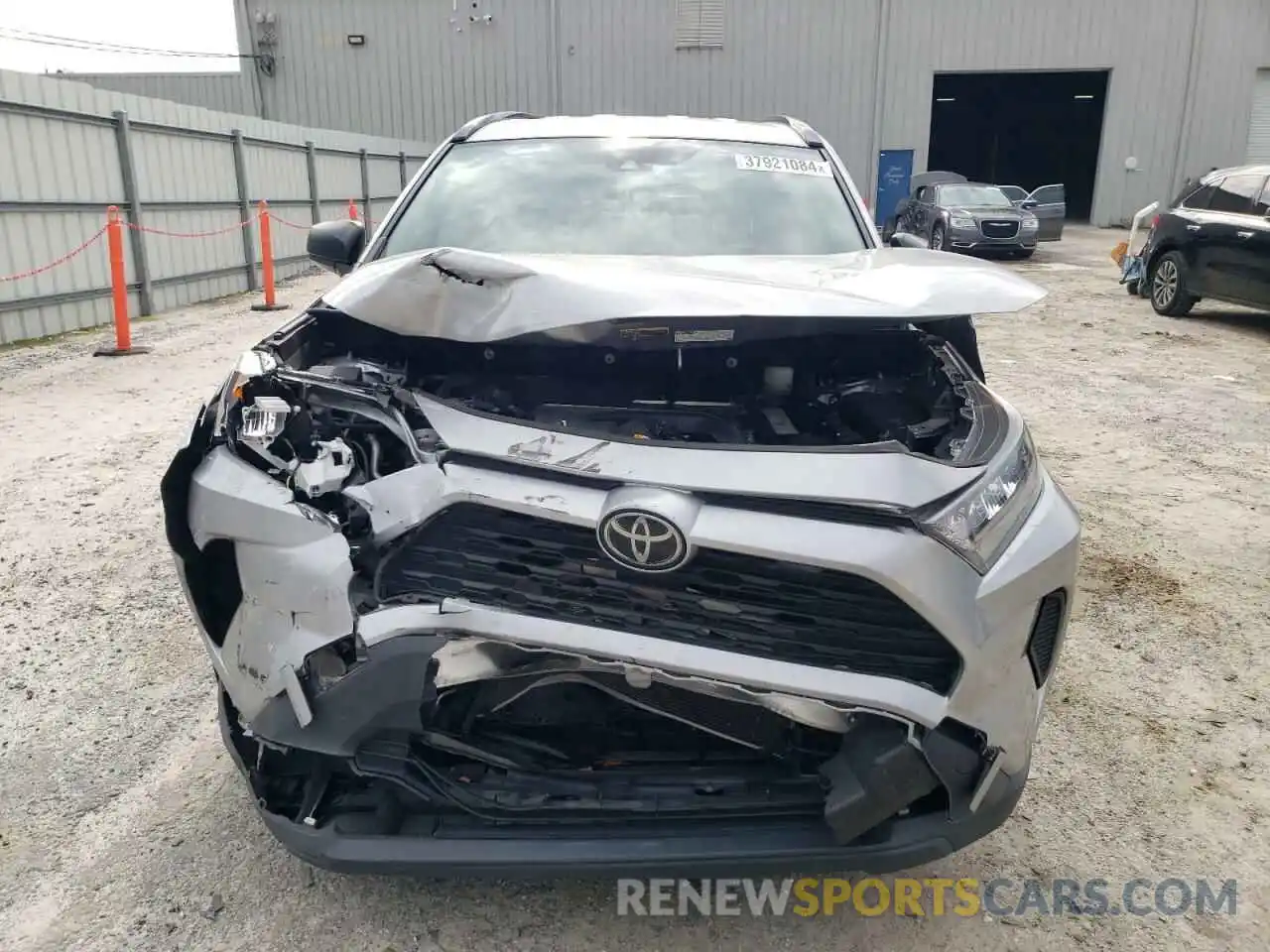 5 Photograph of a damaged car JTMH1RFVXKD033915 TOYOTA RAV4 2019