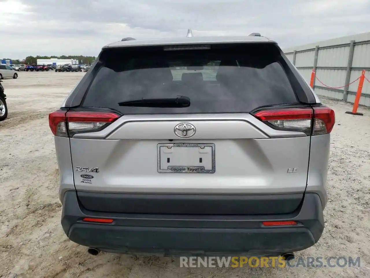 6 Photograph of a damaged car JTMH1RFVXKD033915 TOYOTA RAV4 2019