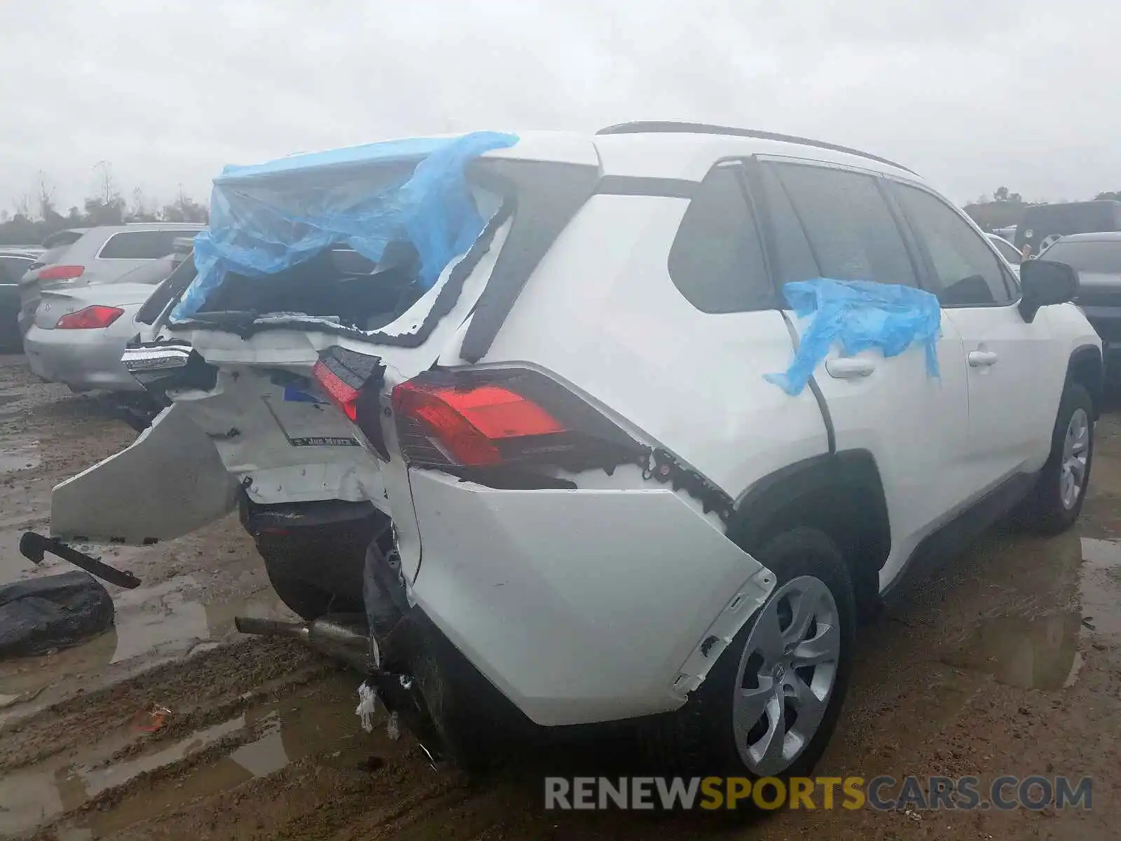 4 Photograph of a damaged car JTMH1RFVXKD041562 TOYOTA RAV4 2019