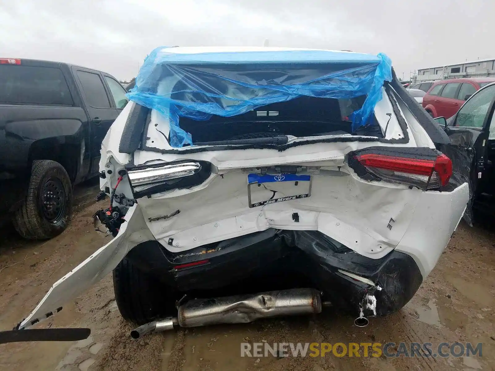 9 Photograph of a damaged car JTMH1RFVXKD041562 TOYOTA RAV4 2019