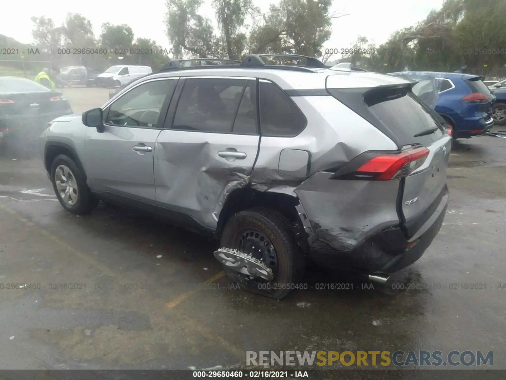 3 Photograph of a damaged car JTMH1RFVXKD501030 TOYOTA RAV4 2019