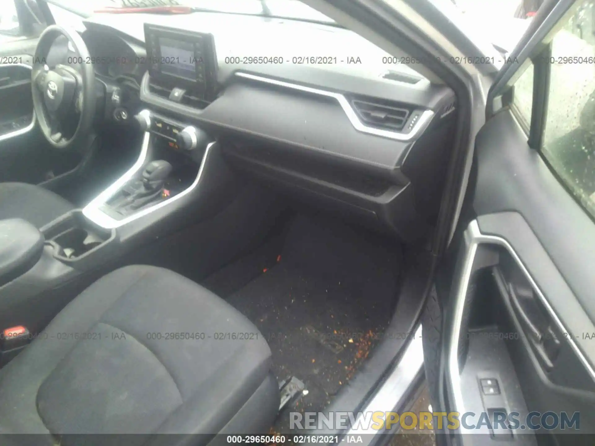 5 Photograph of a damaged car JTMH1RFVXKD501030 TOYOTA RAV4 2019