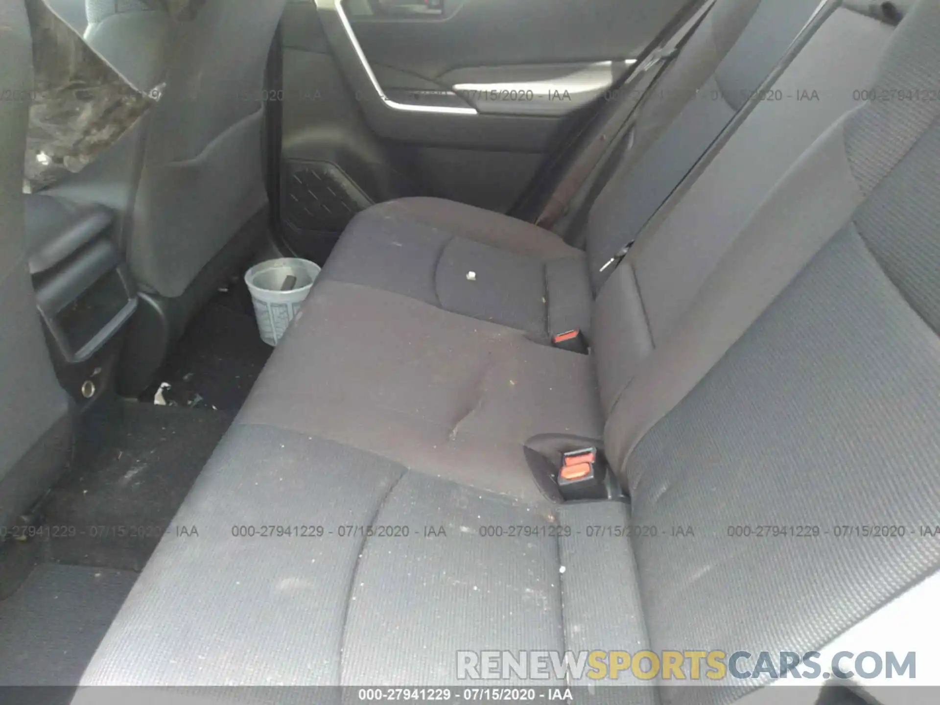 8 Photograph of a damaged car JTMH1RFVXKD507829 TOYOTA RAV4 2019