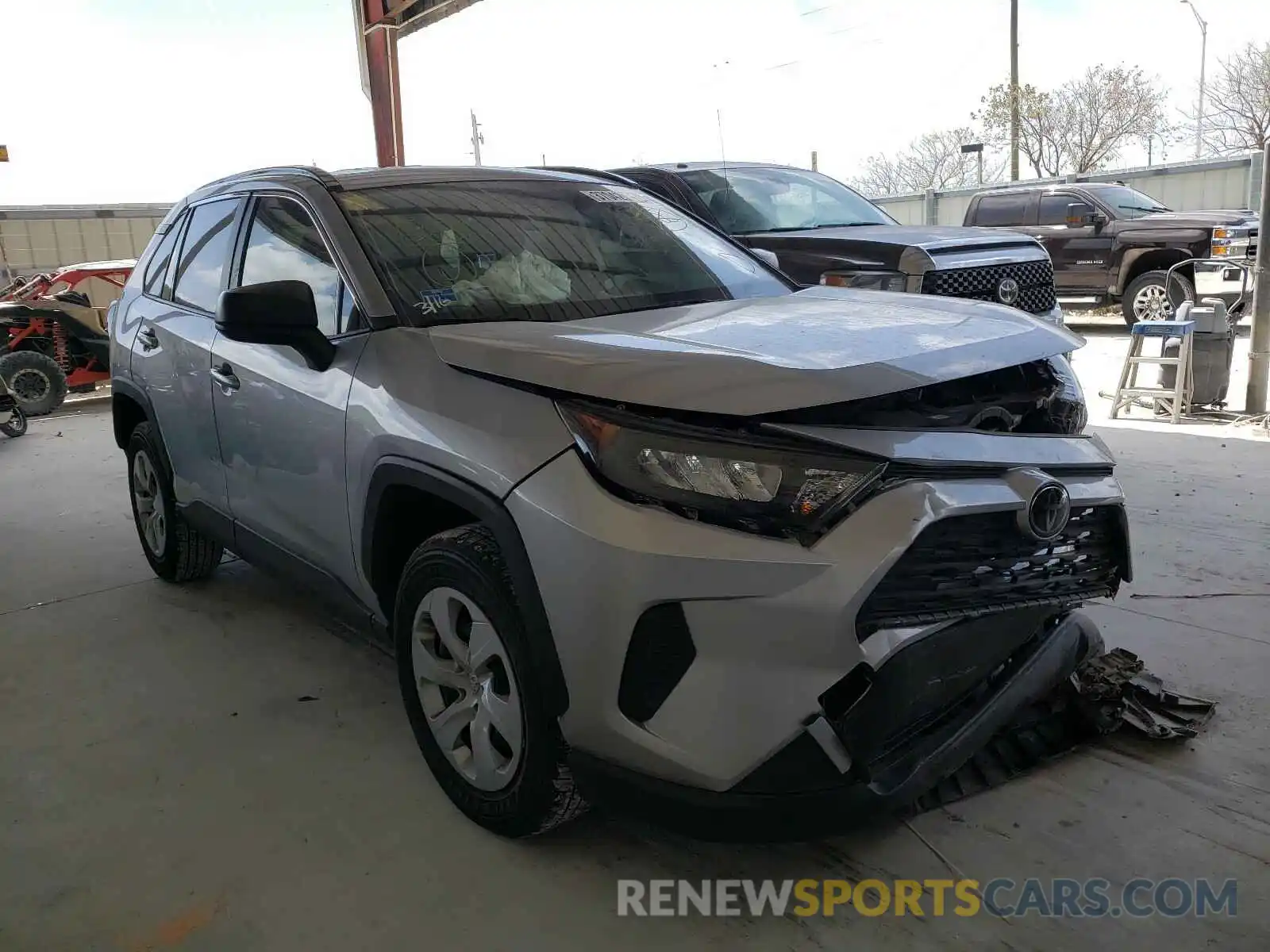 1 Photograph of a damaged car JTMH1RFVXKJ005470 TOYOTA RAV4 2019