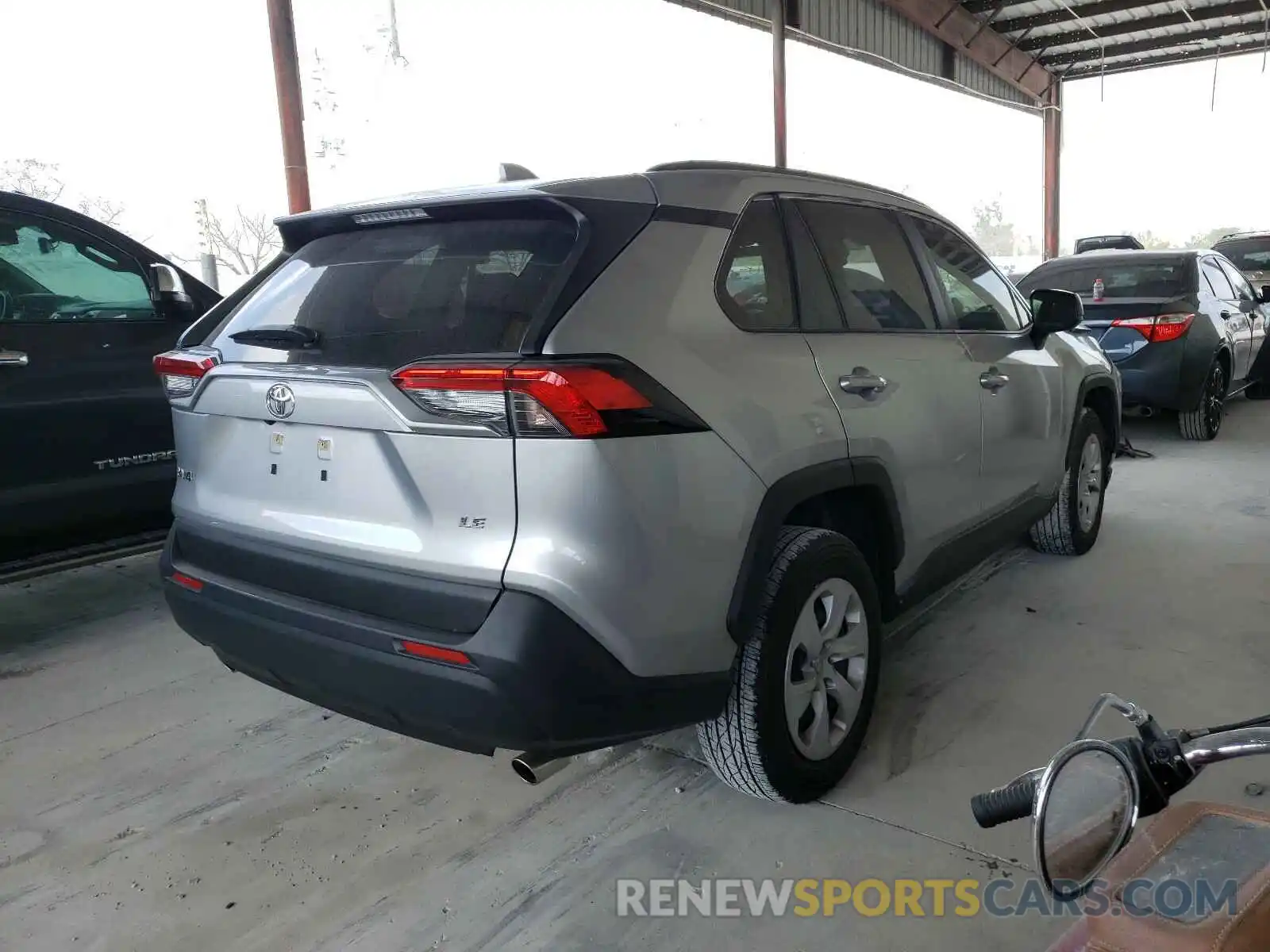 4 Photograph of a damaged car JTMH1RFVXKJ005470 TOYOTA RAV4 2019