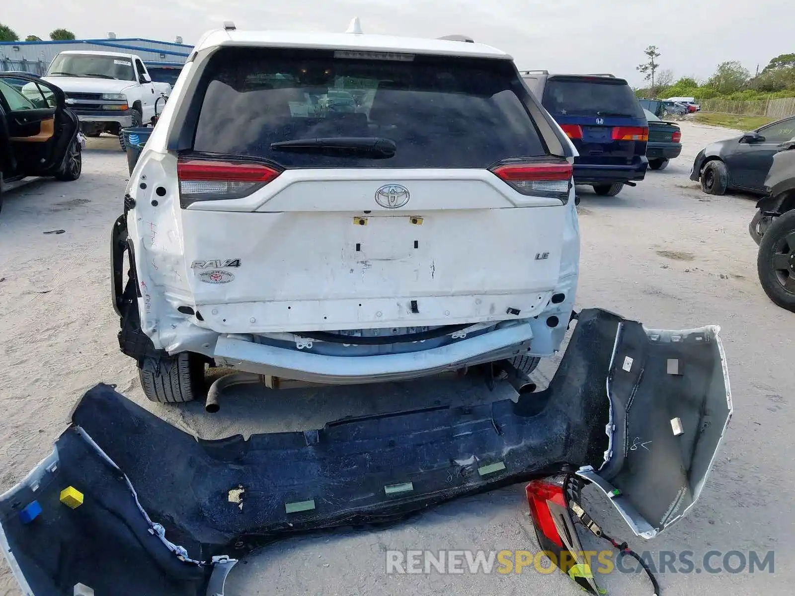 9 Photograph of a damaged car JTMH1RFVXKJ006411 TOYOTA RAV4 2019