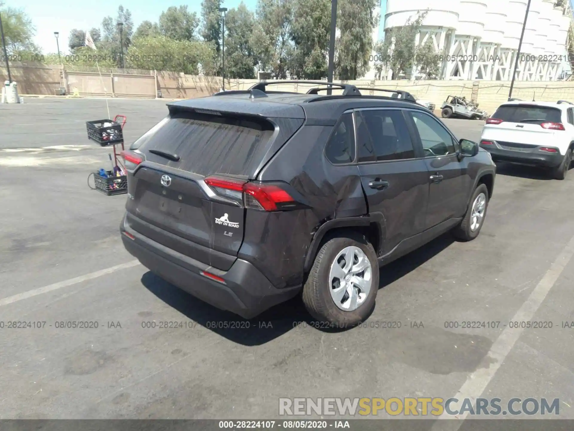 4 Photograph of a damaged car JTMH1RFVXKJ006506 TOYOTA RAV4 2019