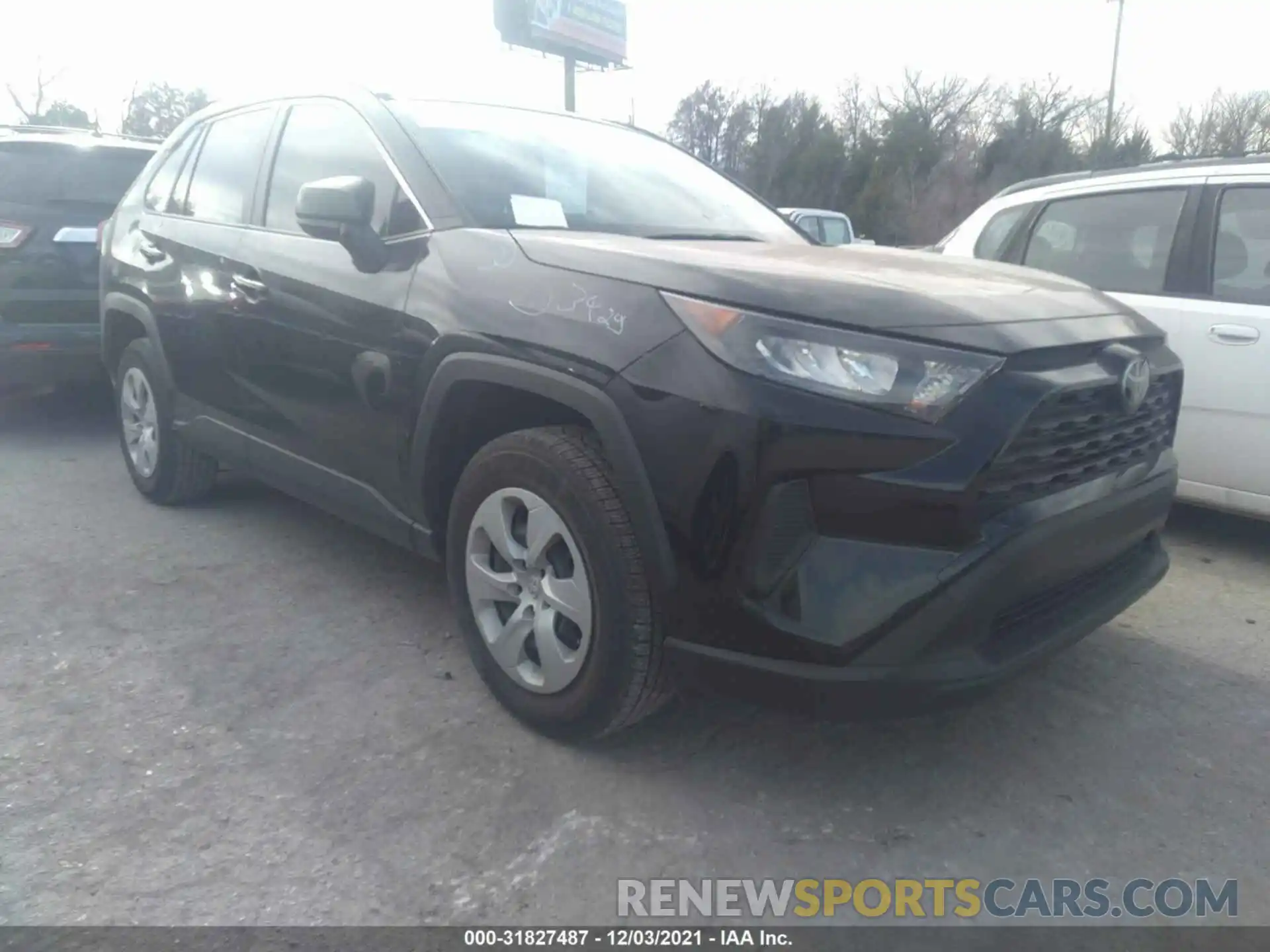 1 Photograph of a damaged car JTMH1RFVXKJ007431 TOYOTA RAV4 2019