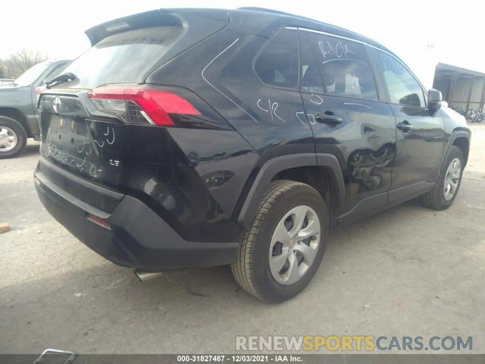 4 Photograph of a damaged car JTMH1RFVXKJ007431 TOYOTA RAV4 2019