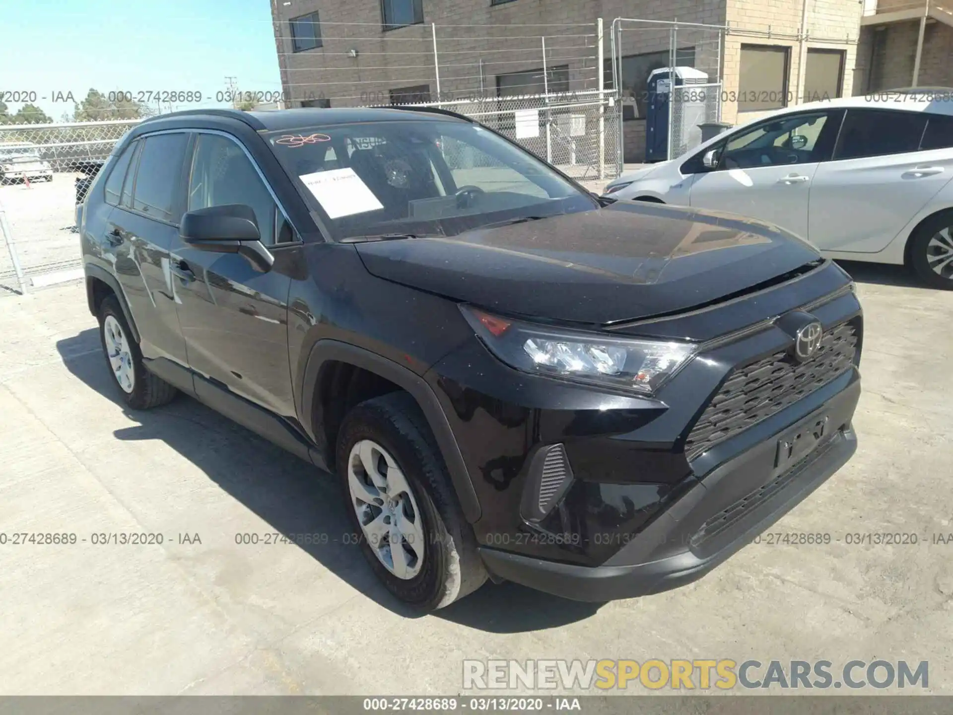 1 Photograph of a damaged car JTMH1RFVXKJ008515 TOYOTA RAV4 2019