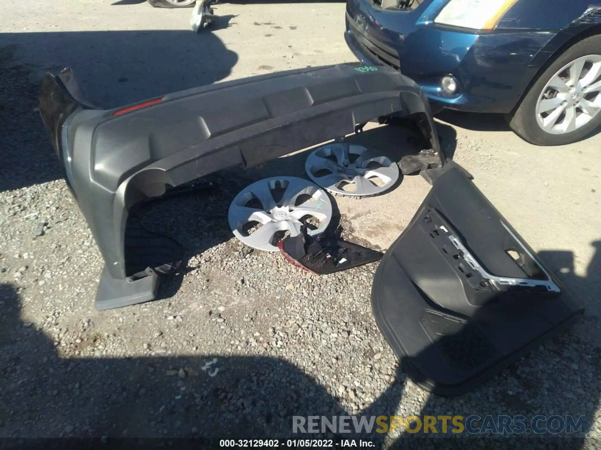 12 Photograph of a damaged car JTMH1RFVXKJ011348 TOYOTA RAV4 2019