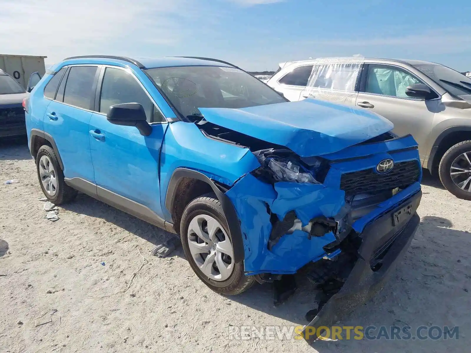 1 Photograph of a damaged car JTMH1RFVXKJ012418 TOYOTA RAV4 2019