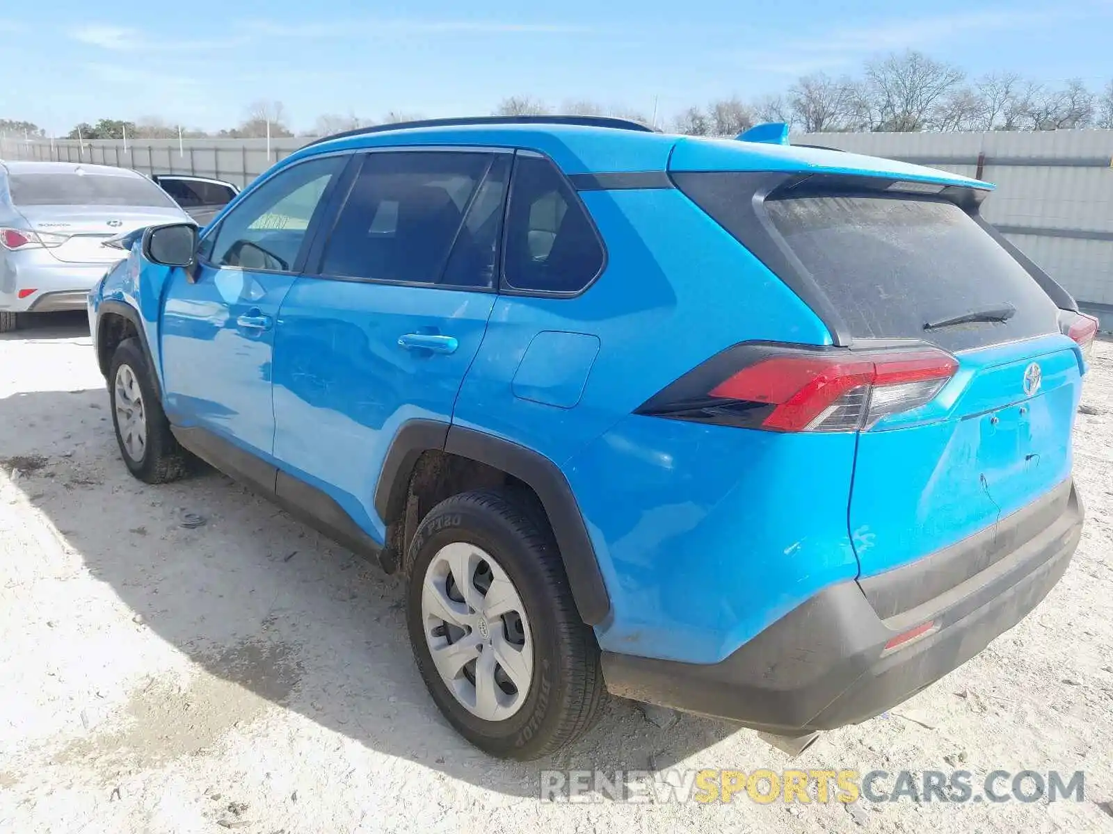 3 Photograph of a damaged car JTMH1RFVXKJ012418 TOYOTA RAV4 2019