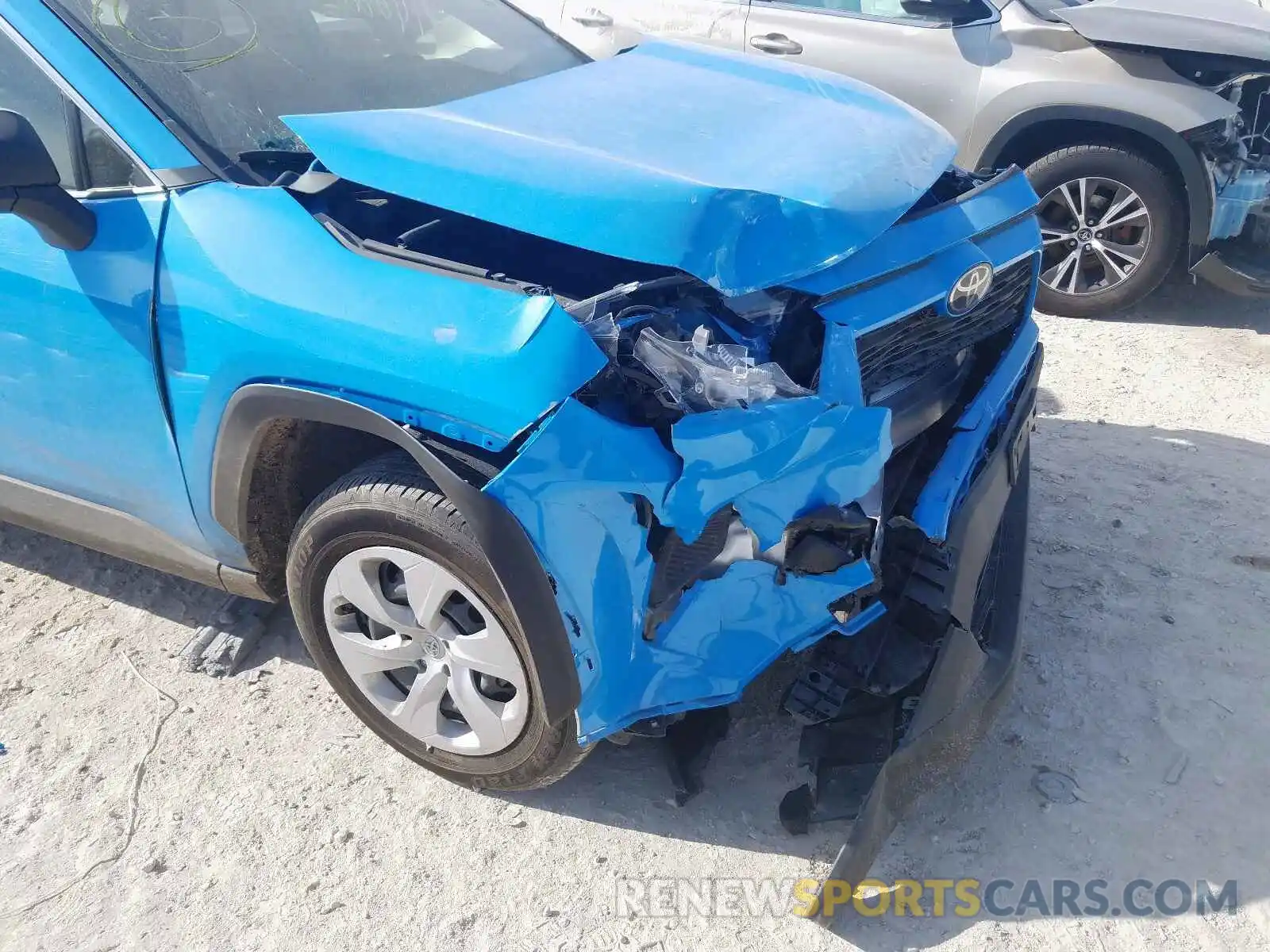 9 Photograph of a damaged car JTMH1RFVXKJ012418 TOYOTA RAV4 2019