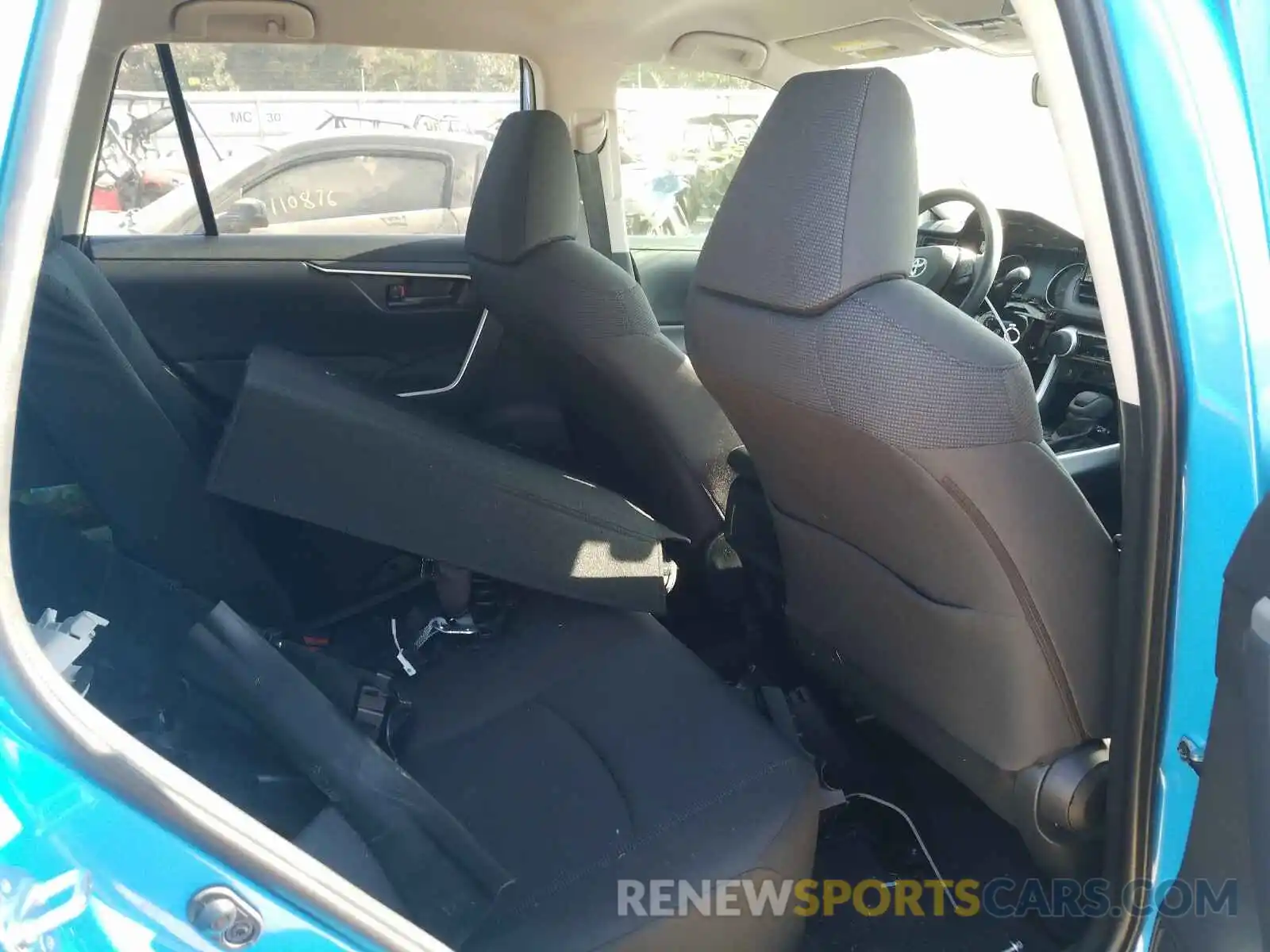 6 Photograph of a damaged car JTMK1RFV0KD007975 TOYOTA RAV4 2019