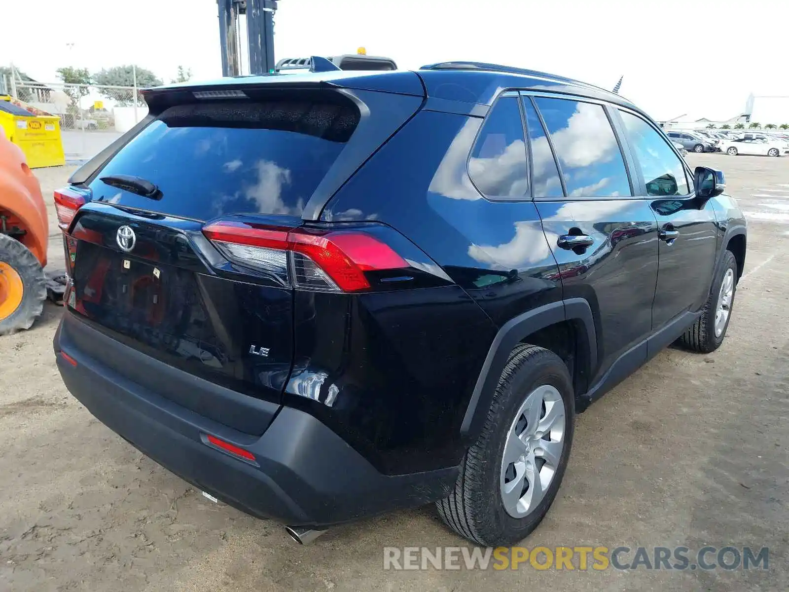 4 Photograph of a damaged car JTMK1RFV0KD037865 TOYOTA RAV4 2019