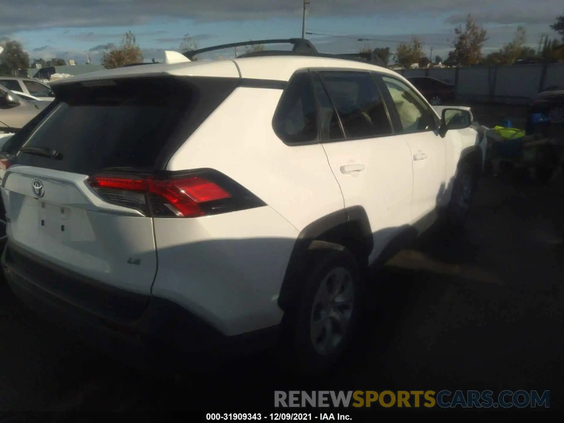 4 Photograph of a damaged car JTMK1RFV1KD009685 TOYOTA RAV4 2019