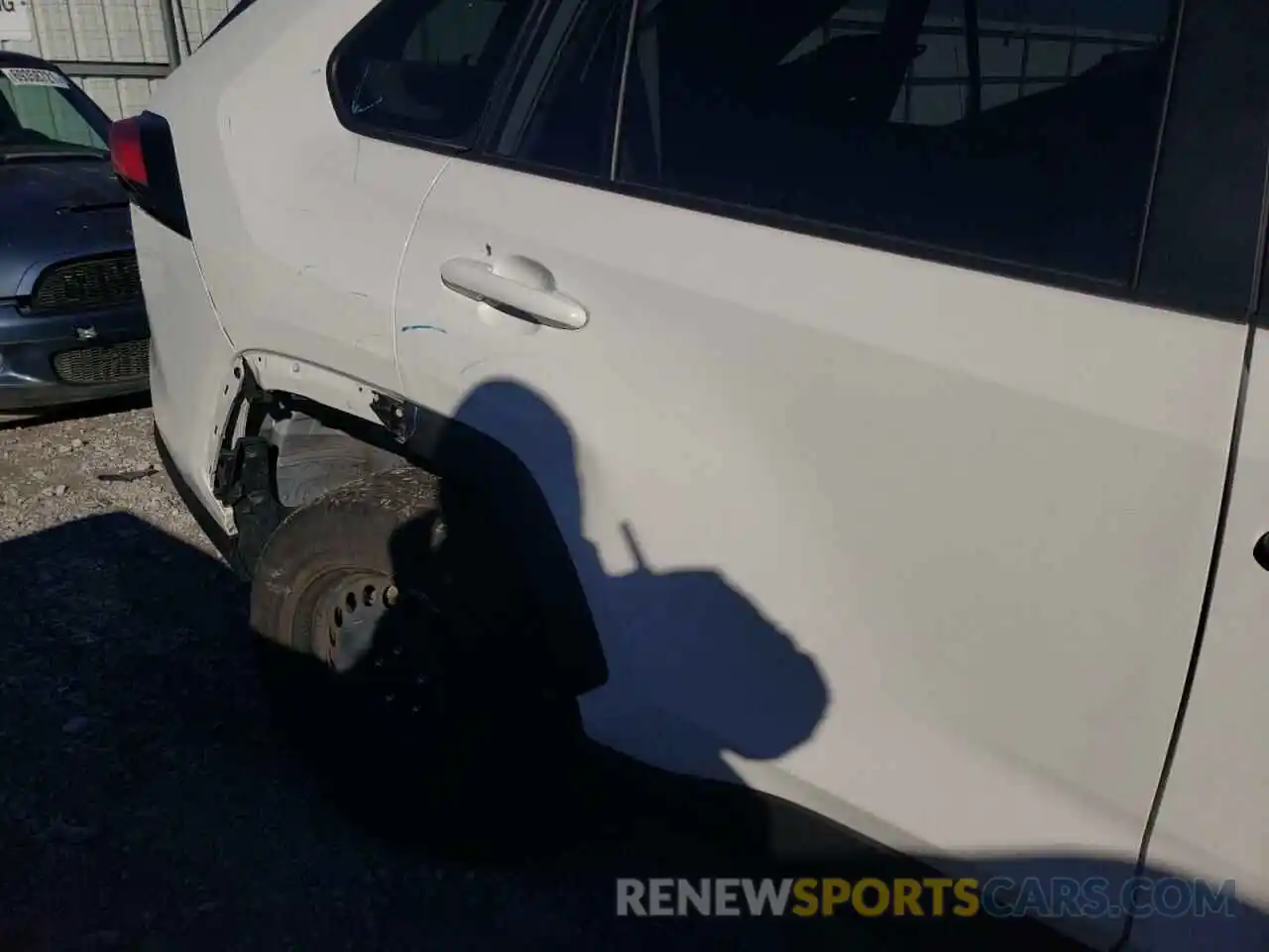 9 Photograph of a damaged car JTMK1RFV1KD013364 TOYOTA RAV4 2019