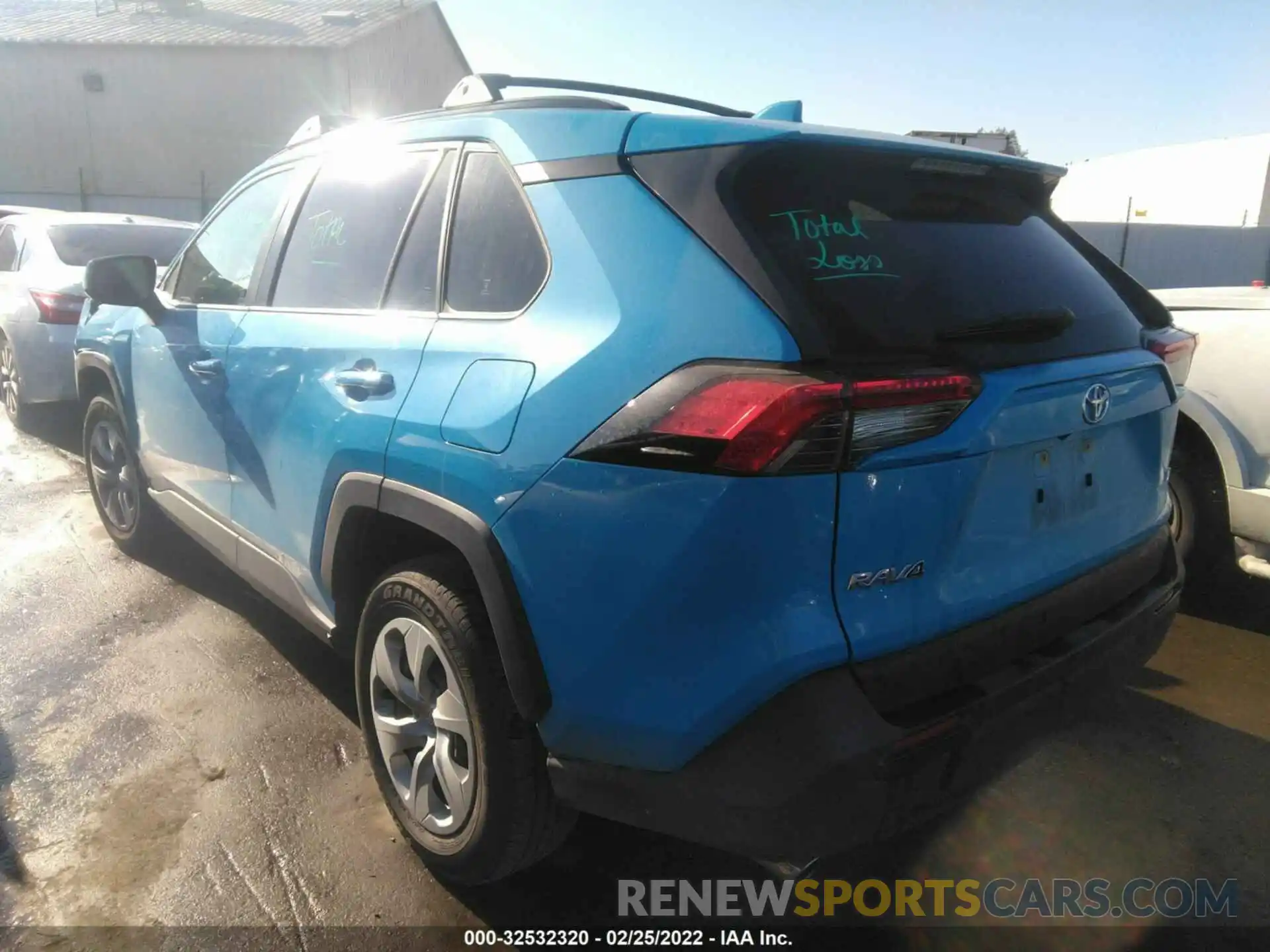 3 Фотография поврежденного автомобиля JTMK1RFV2KJ013570 TOYOTA RAV4 2019