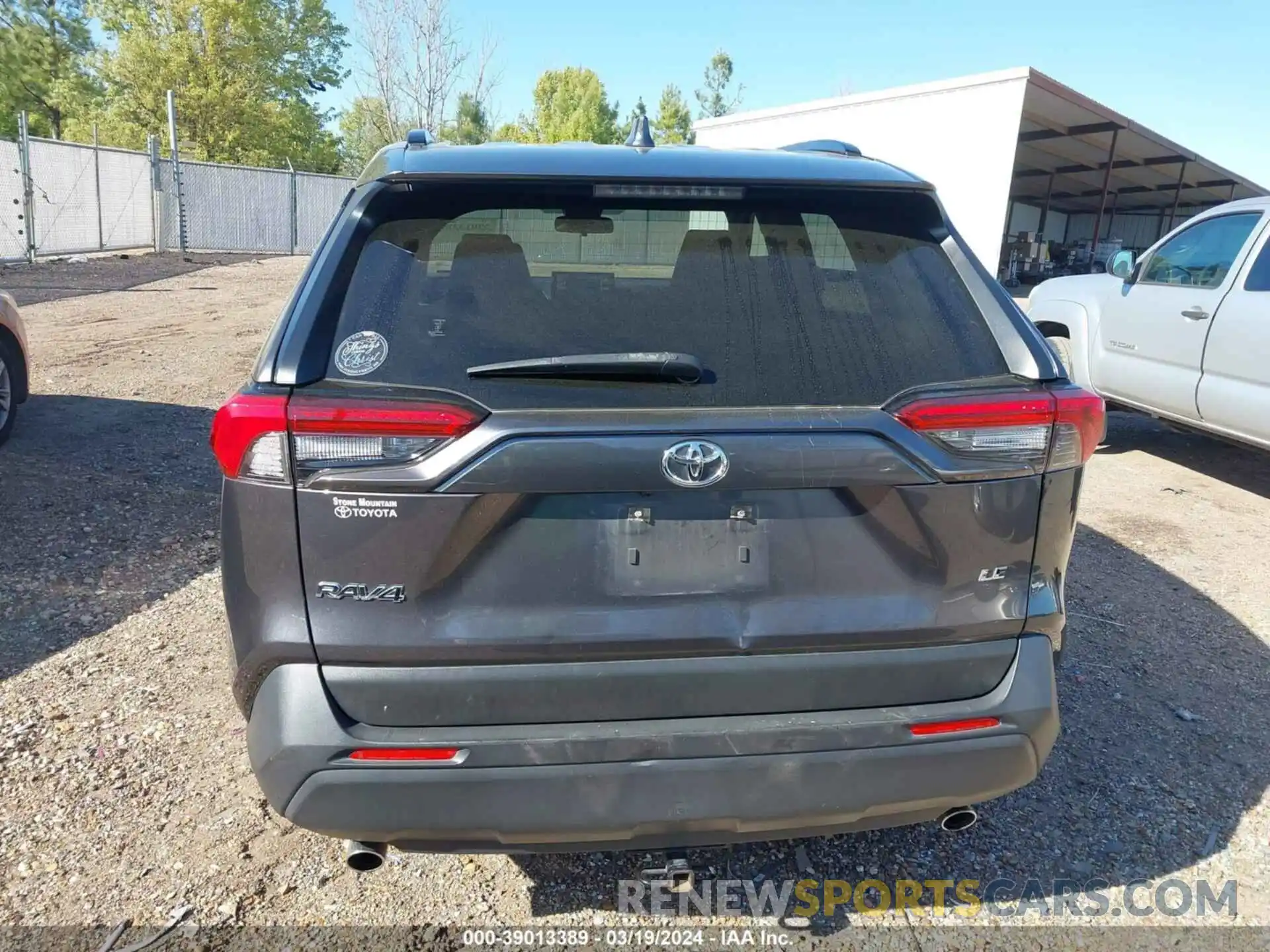 15 Photograph of a damaged car JTMK1RFV4KJ016633 TOYOTA RAV4 2019