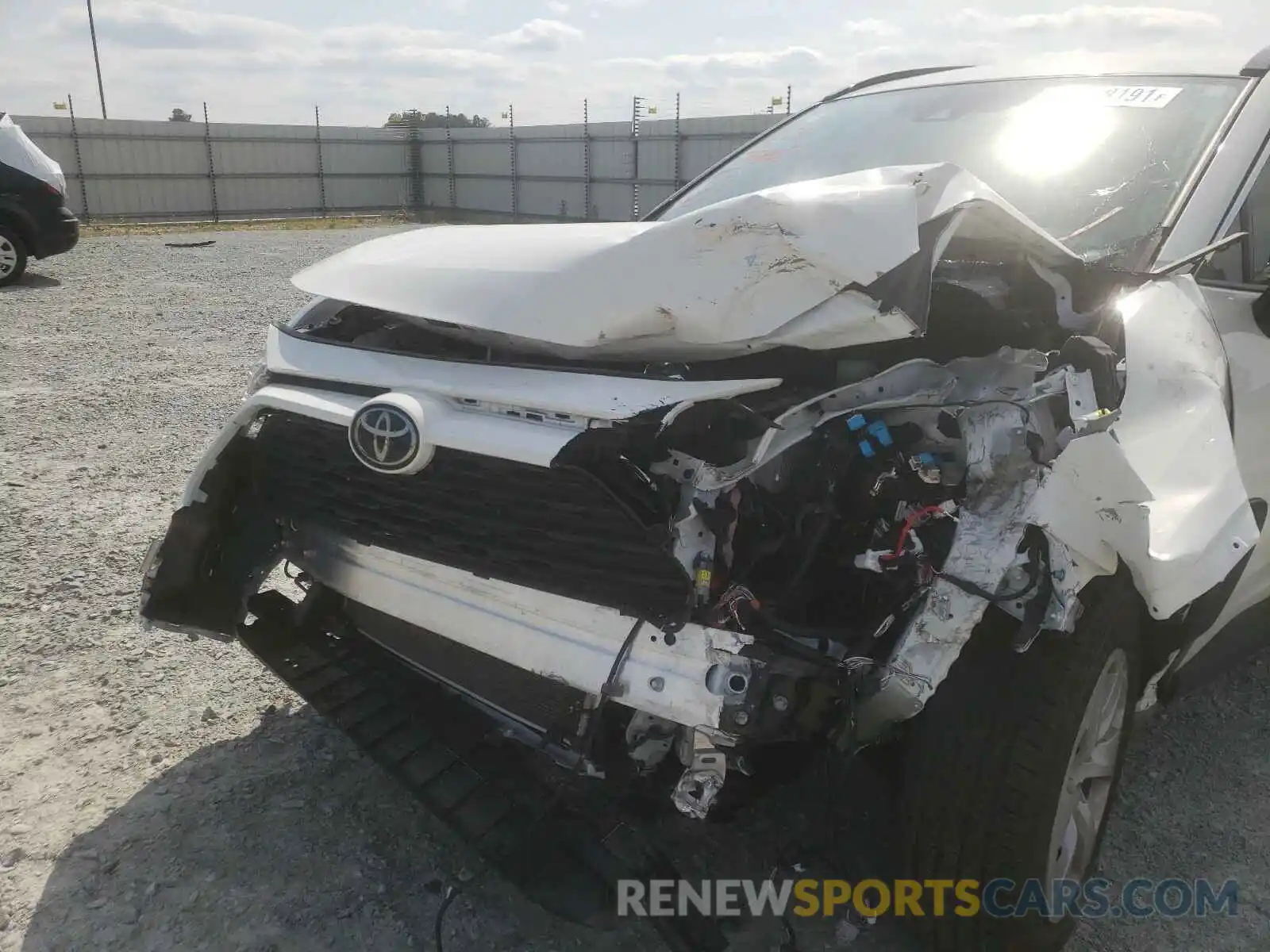 9 Photograph of a damaged car JTMK1RFV8KD032753 TOYOTA RAV4 2019