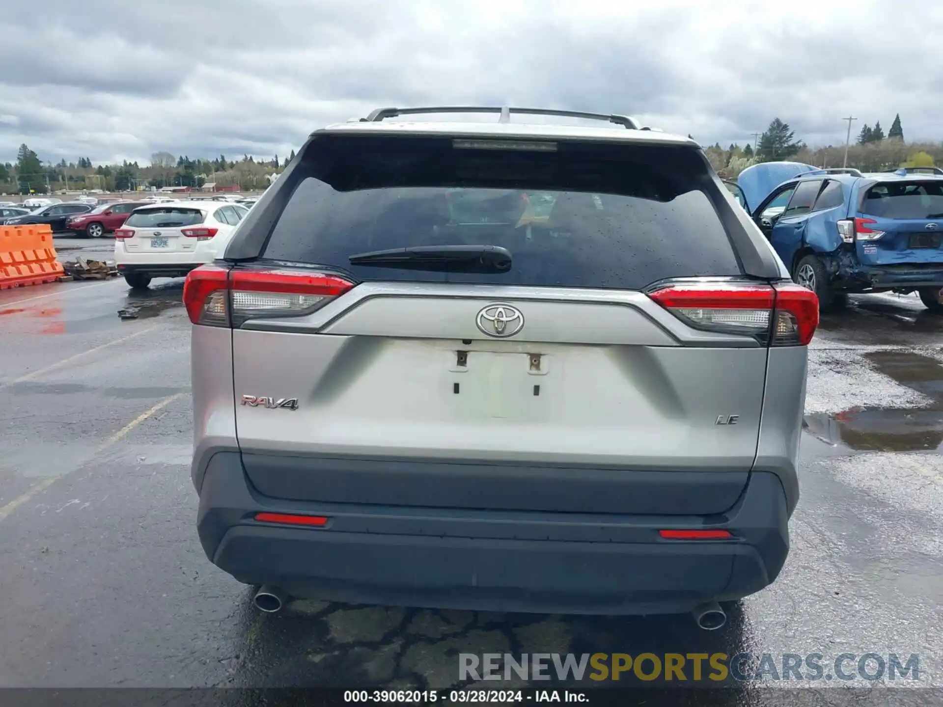 15 Photograph of a damaged car JTMK1RFV8KJ002251 TOYOTA RAV4 2019