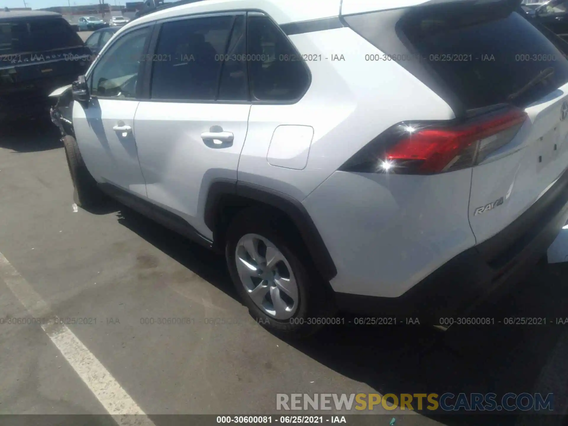 3 Фотография поврежденного автомобиля JTMK1RFV8KJ006719 TOYOTA RAV4 2019