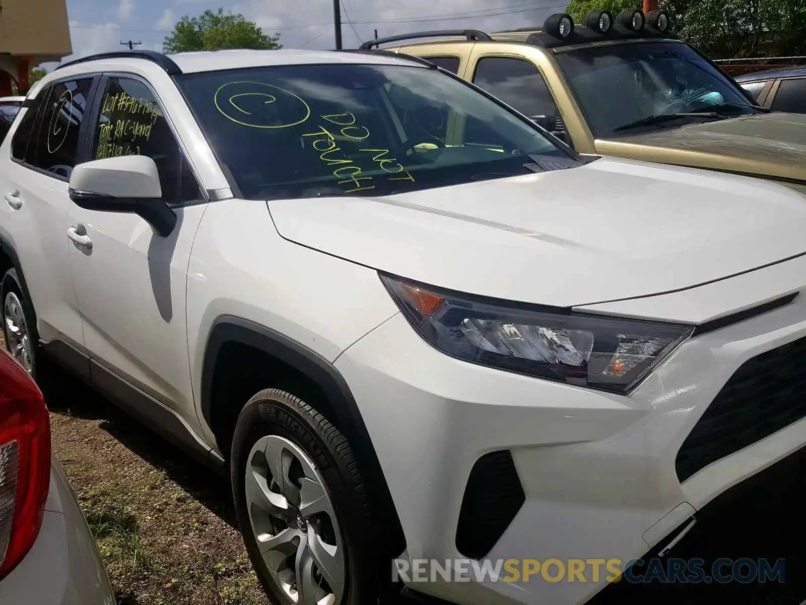 1 Photograph of a damaged car JTMK1RFVXKD015324 TOYOTA RAV4 2019