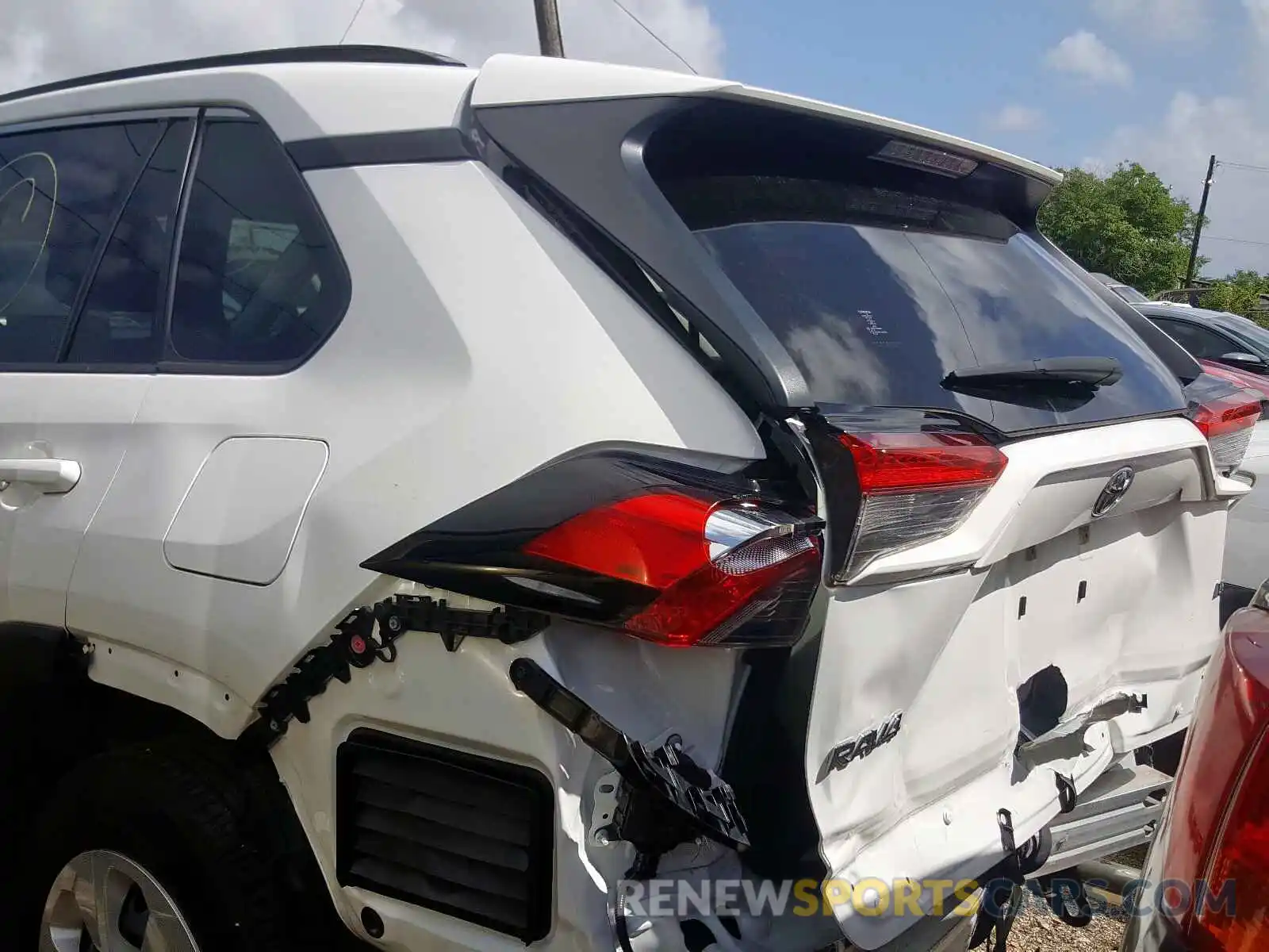 3 Photograph of a damaged car JTMK1RFVXKD015324 TOYOTA RAV4 2019