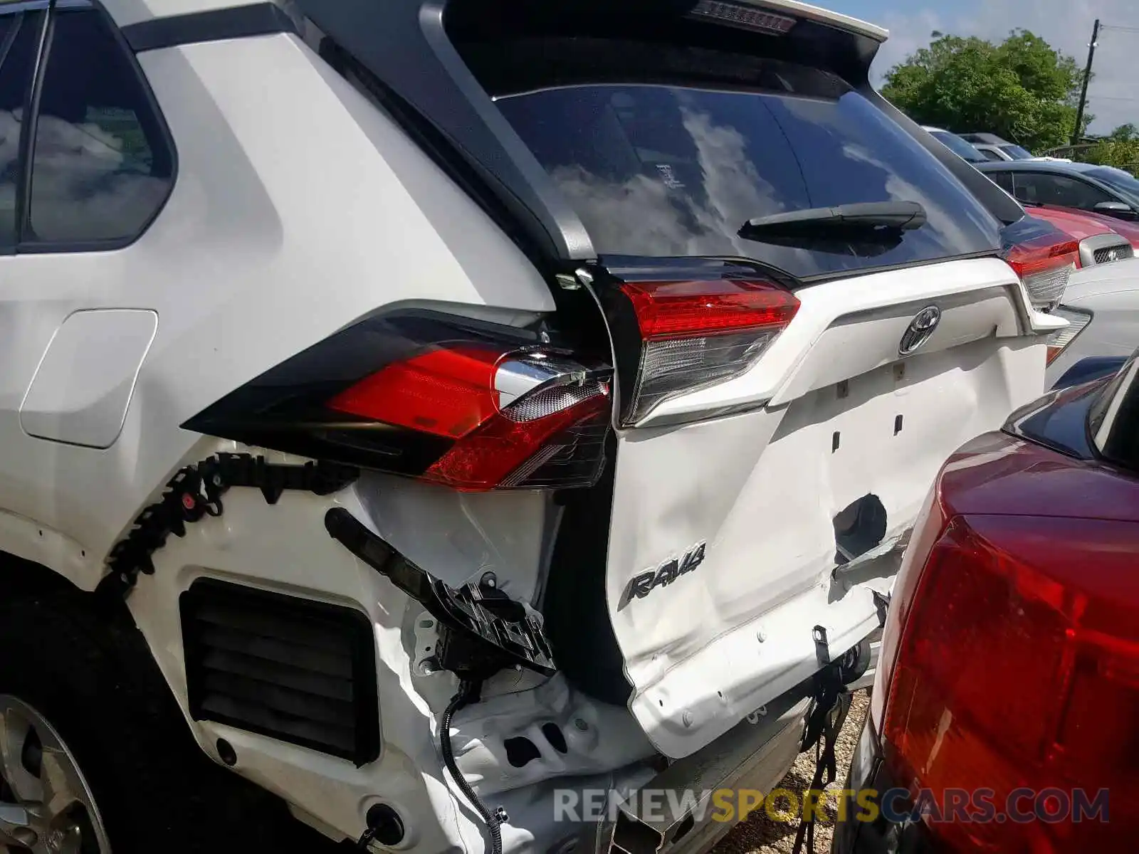 9 Photograph of a damaged car JTMK1RFVXKD015324 TOYOTA RAV4 2019