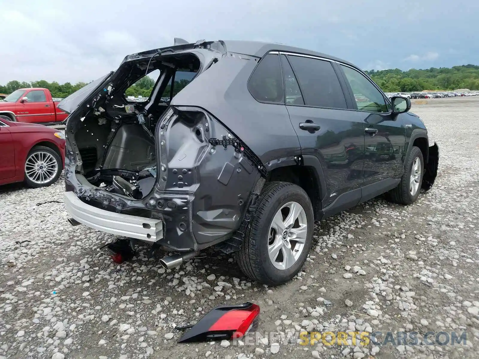 4 Photograph of a damaged car JTMLWRFV1KD513756 TOYOTA RAV4 2019
