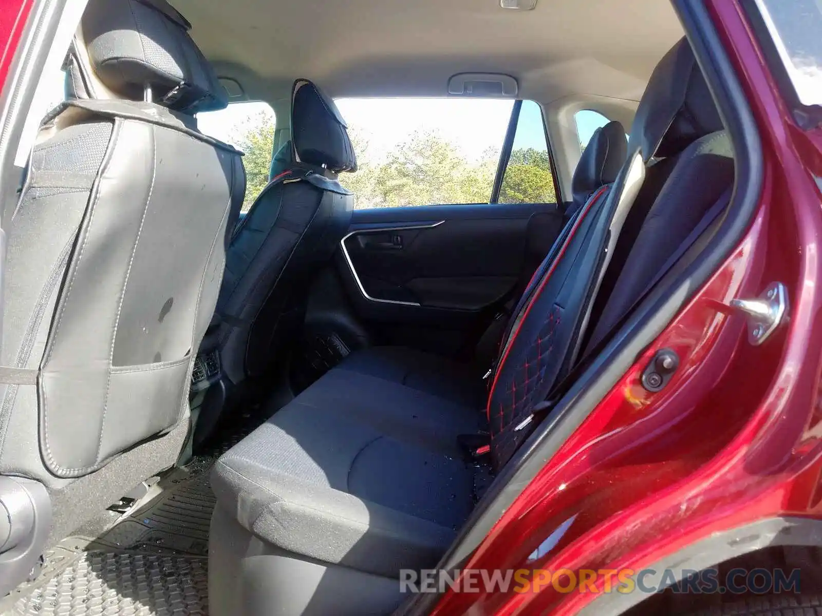 6 Photograph of a damaged car JTMLWRFV2KD005165 TOYOTA RAV4 2019