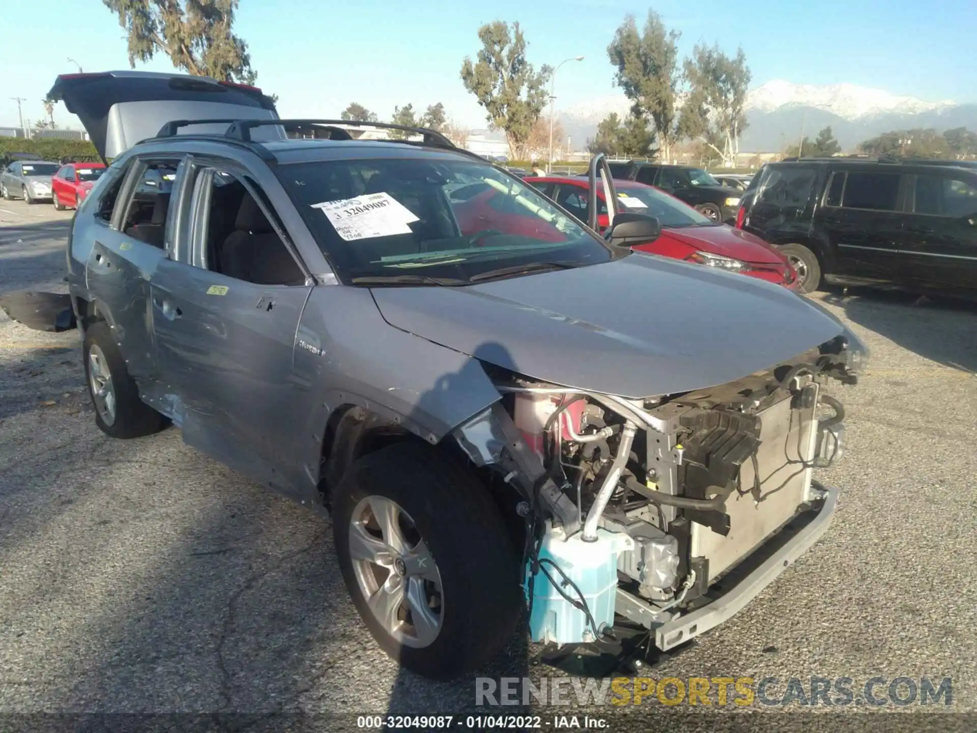 1 Photograph of a damaged car JTMLWRFV3KD033105 TOYOTA RAV4 2019