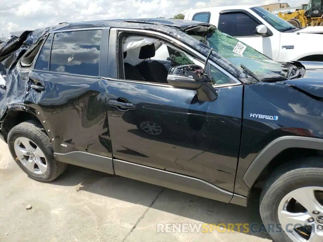 7 Photograph of a damaged car JTMMWRFV0KD015746 TOYOTA RAV4 2019