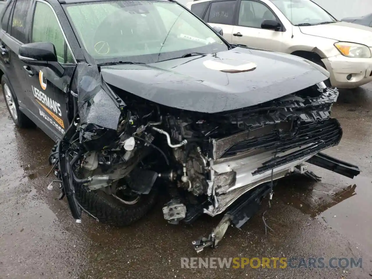 9 Photograph of a damaged car JTMMWRFV2KD008099 TOYOTA RAV4 2019