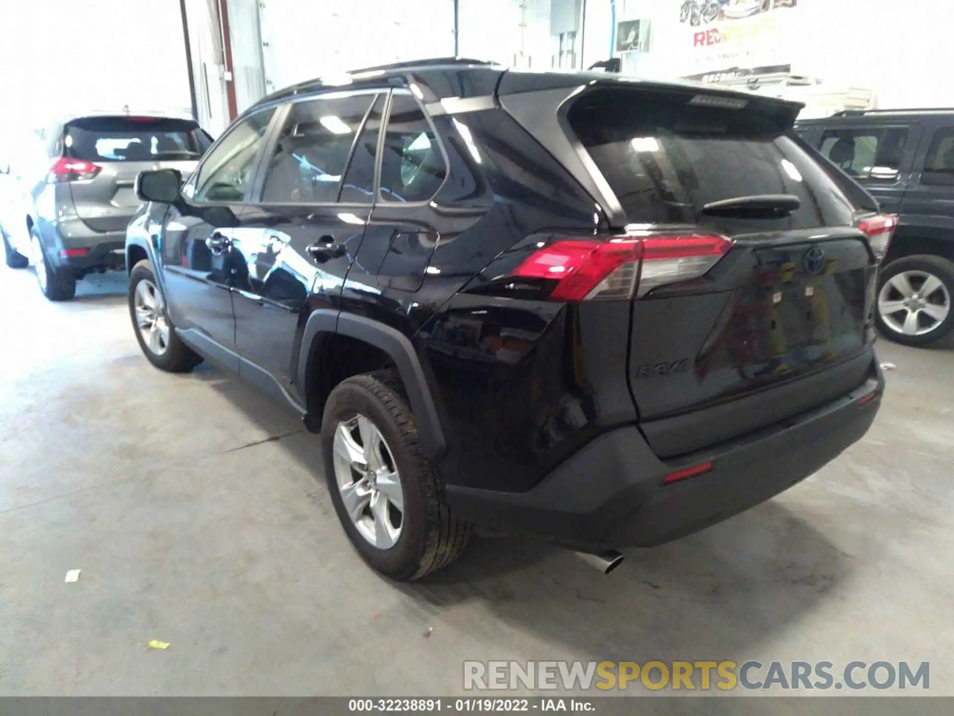 3 Фотография поврежденного автомобиля JTMMWRFV2KD511387 TOYOTA RAV4 2019