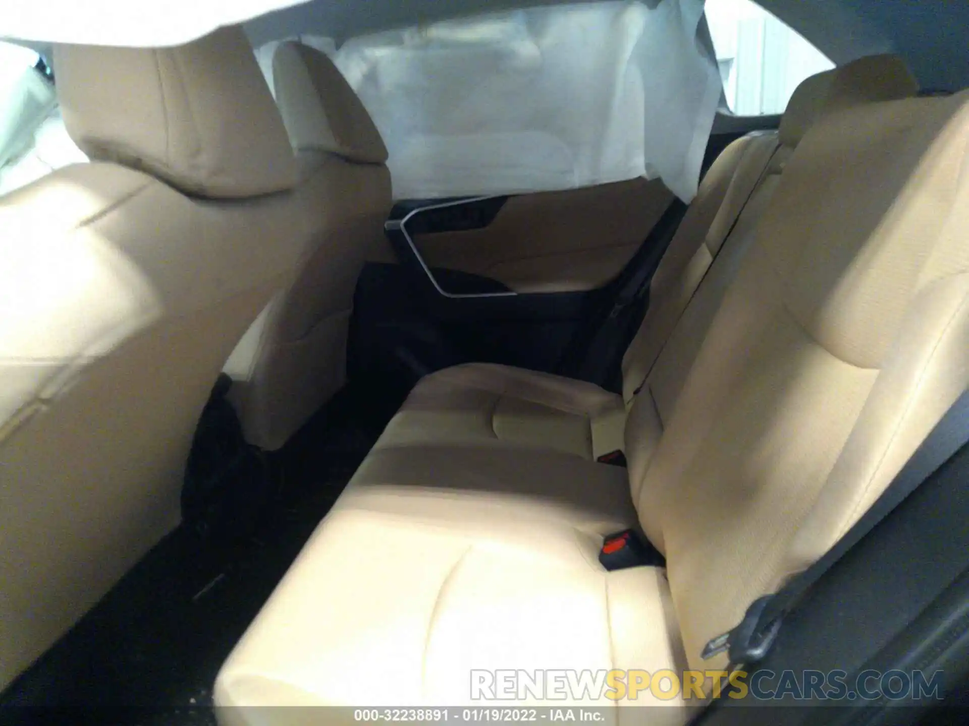 8 Фотография поврежденного автомобиля JTMMWRFV2KD511387 TOYOTA RAV4 2019