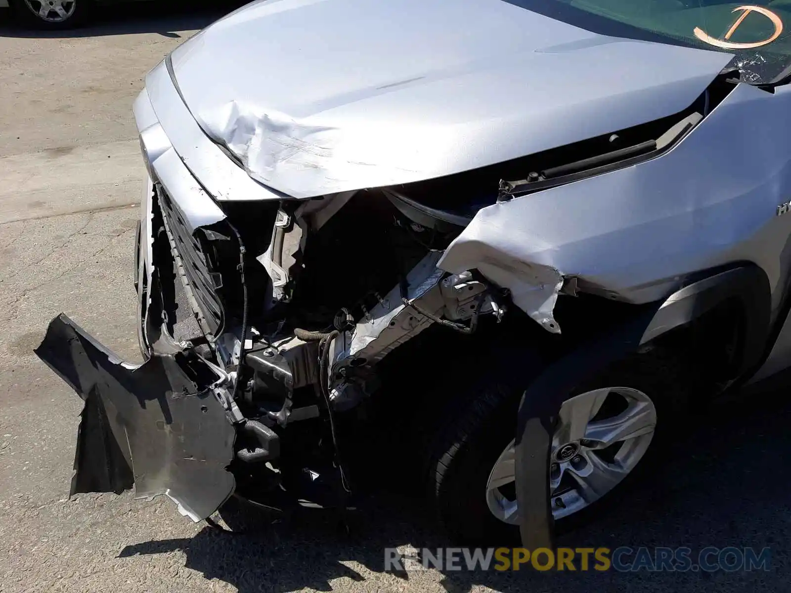 9 Photograph of a damaged car JTMMWRFV3KD026840 TOYOTA RAV4 2019