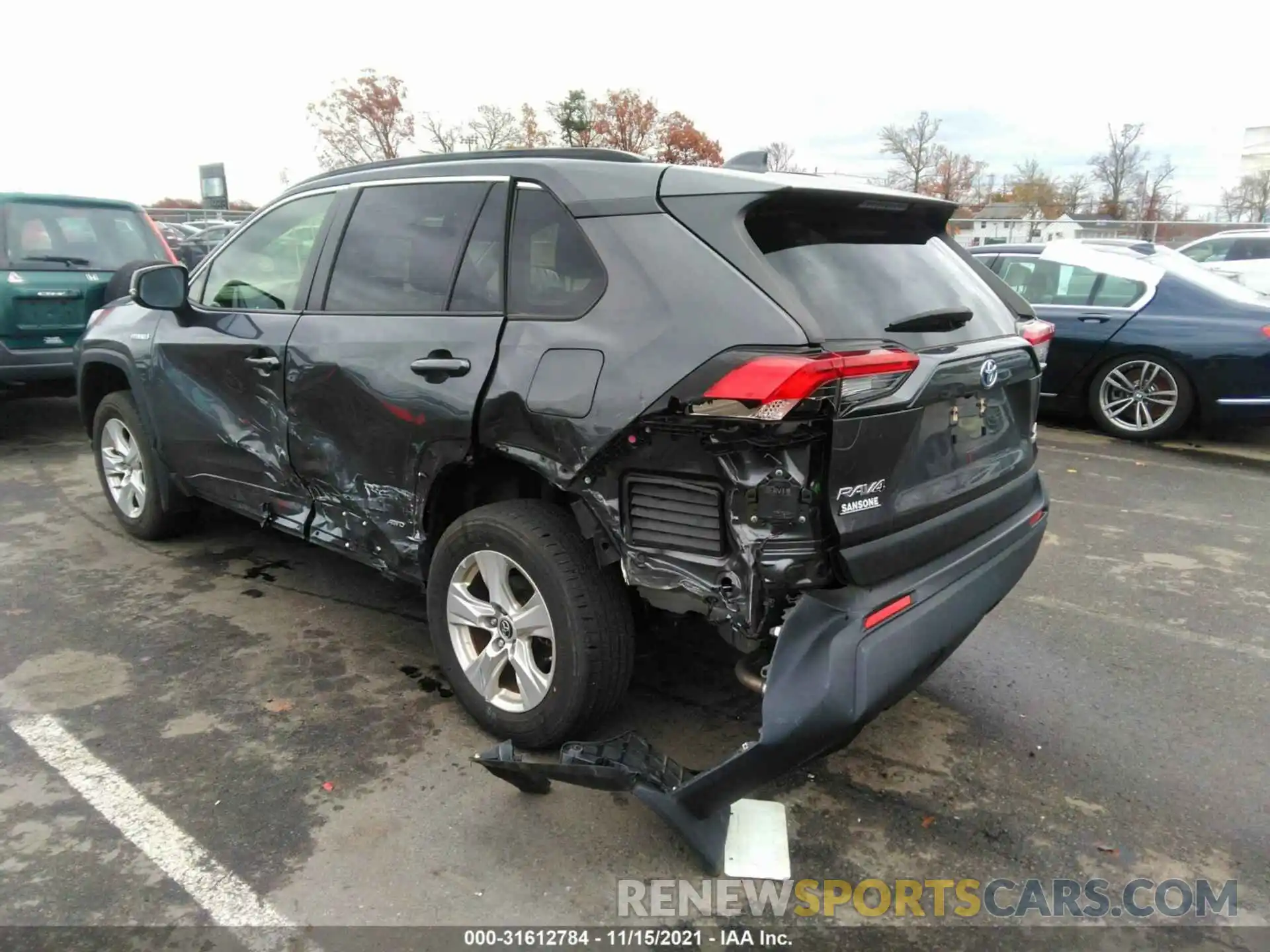 3 Фотография поврежденного автомобиля JTMMWRFV3KJ006136 TOYOTA RAV4 2019