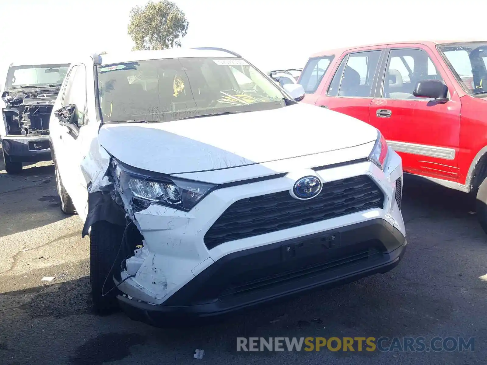 1 Photograph of a damaged car JTMMWRFV4KD017595 TOYOTA RAV4 2019